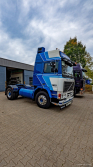 20251019-Tom-Holding-00334